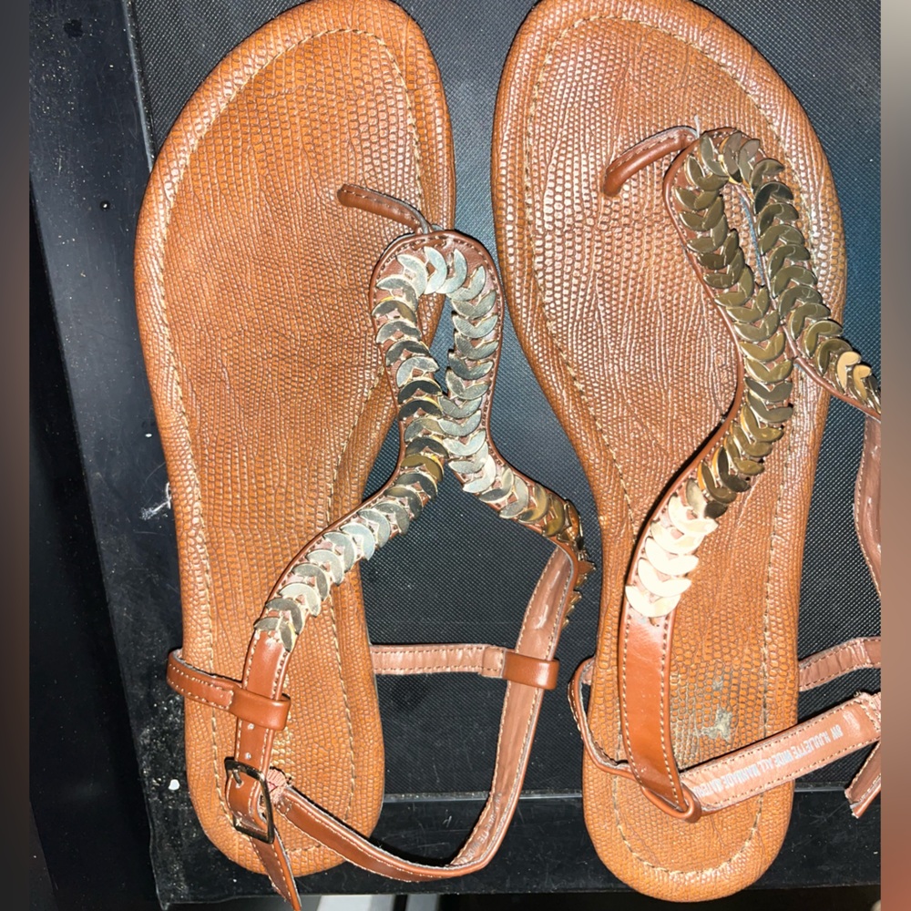 DSW Stylish Brown and Gold Sandals thing slip-on sling back